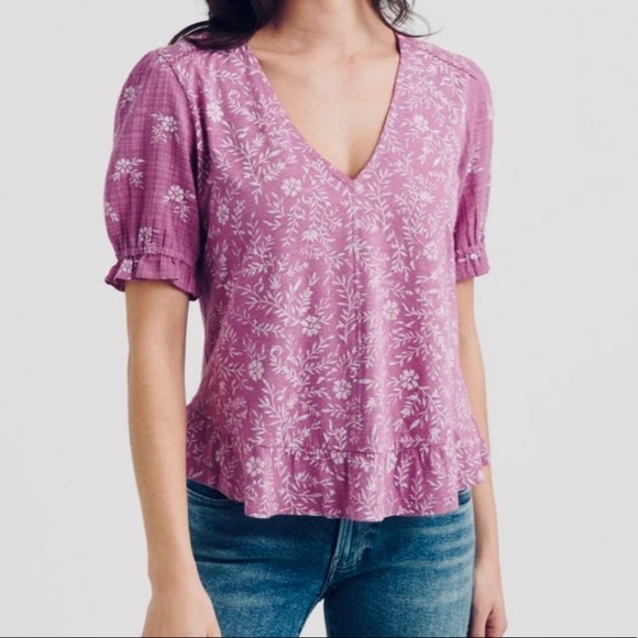 Lucky Brand Tops - Lucky Brand ruffle hem top V-neck raspberry sz XS
